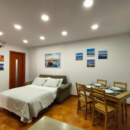 Chiaia House Vetriera * Naples