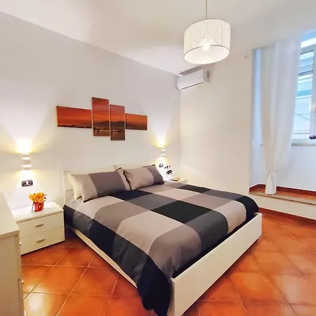 Chiaia House Vetriera * Naples